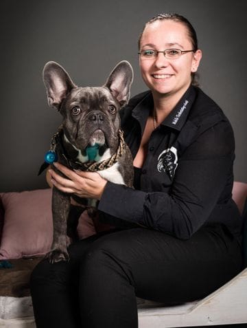 Nathalia Kukla Tierbestatterin mit ihrem Hund